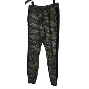 No Boundaries Camo Black Side Stripe Joggers Men's S Drawstring